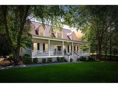 Home For Sale in Signal Mountain, Tennessee