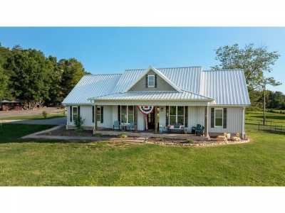 Home For Sale in Lafayette, Georgia