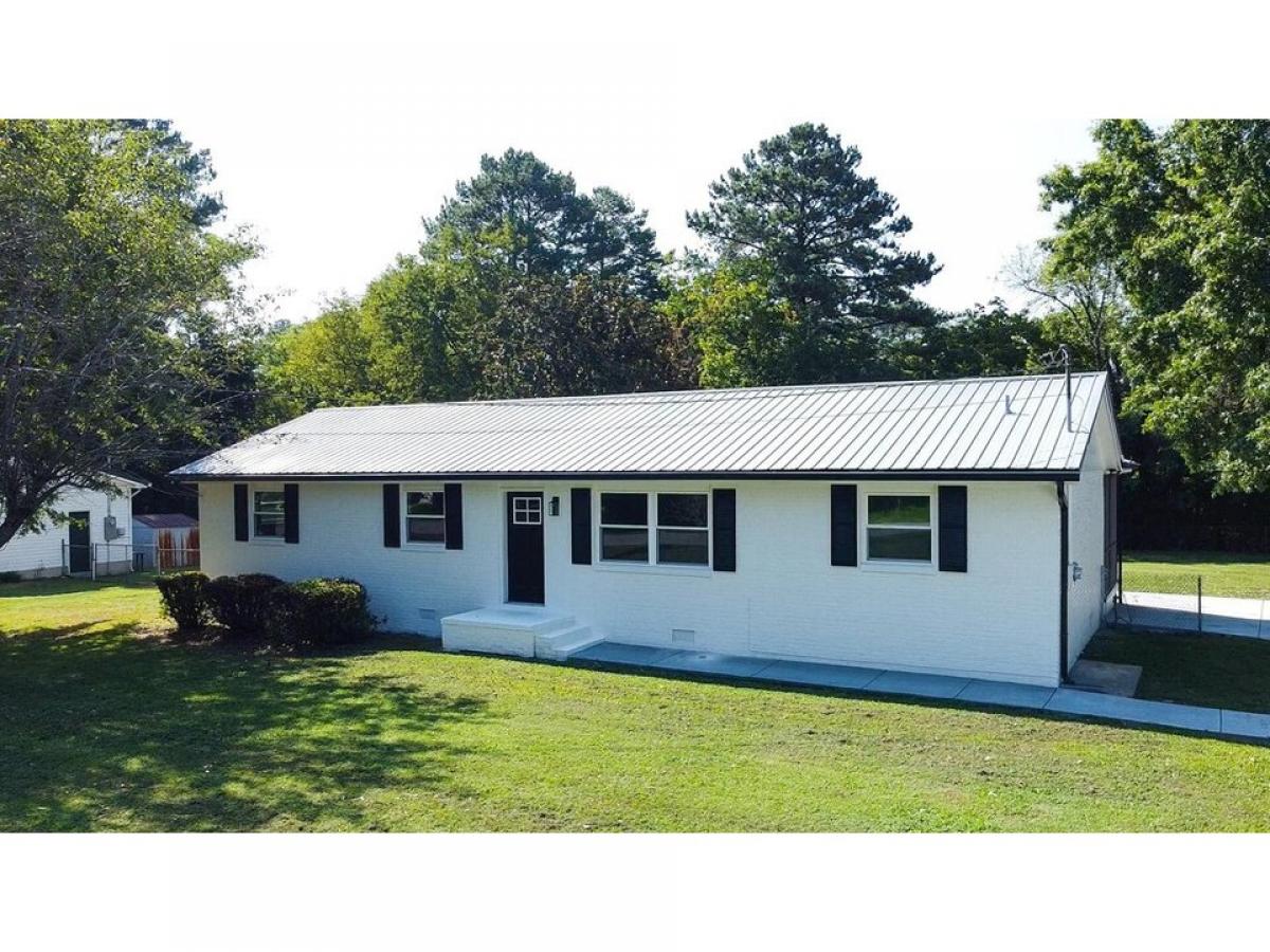 Picture of Home For Sale in Chickamauga, Georgia, United States