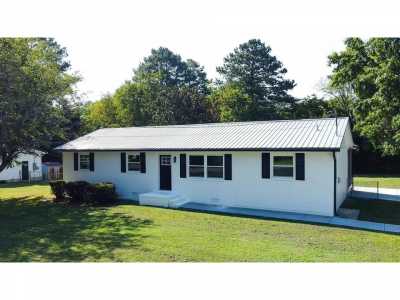 Home For Sale in Chickamauga, Georgia