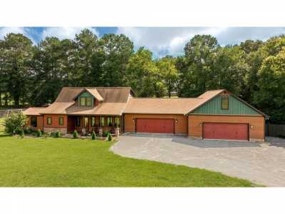 Home For Sale in Apison, Tennessee