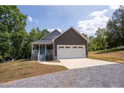 Home For Sale in Trenton, Georgia