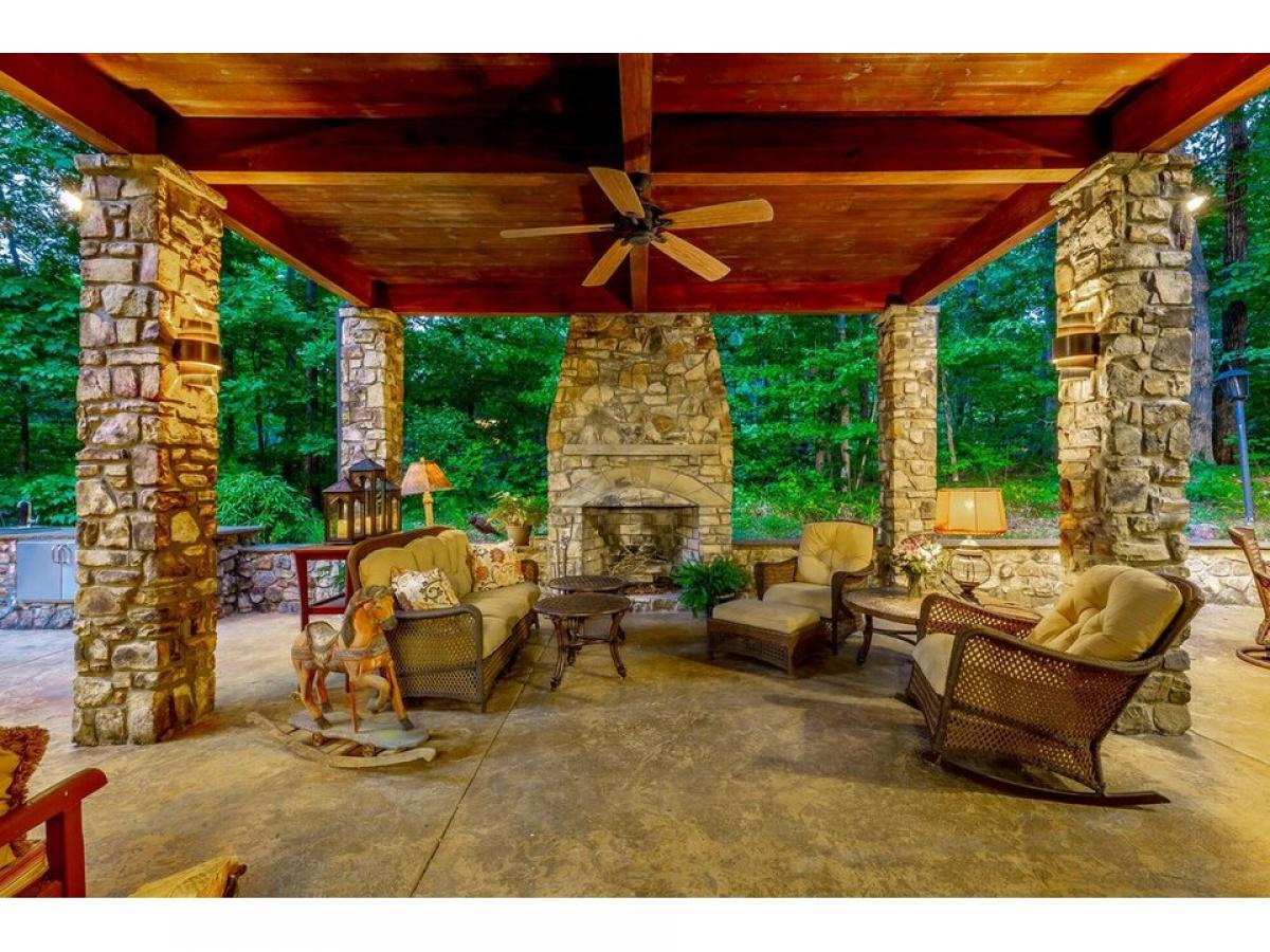 Picture of Home For Sale in Signal Mountain, Tennessee, United States