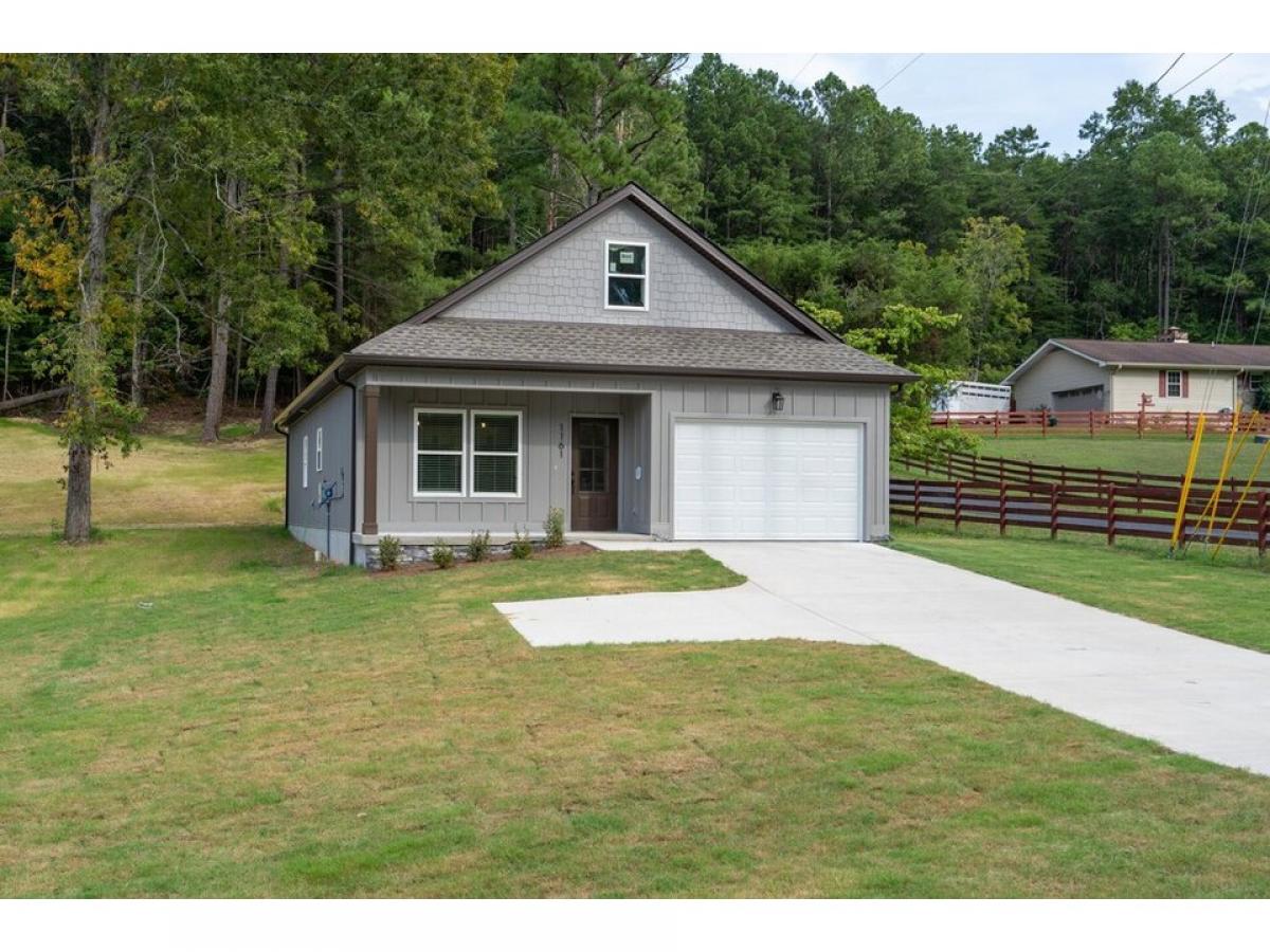 Picture of Home For Sale in Rock Spring, Georgia, United States