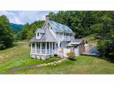 Home For Sale in Chickamauga, Georgia