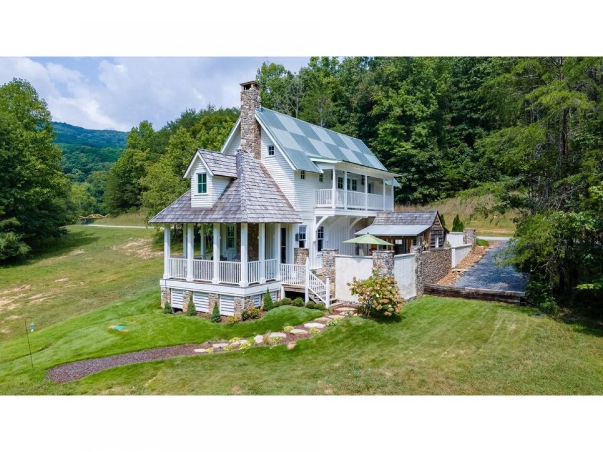 Picture of Home For Sale in Chickamauga, Georgia, United States