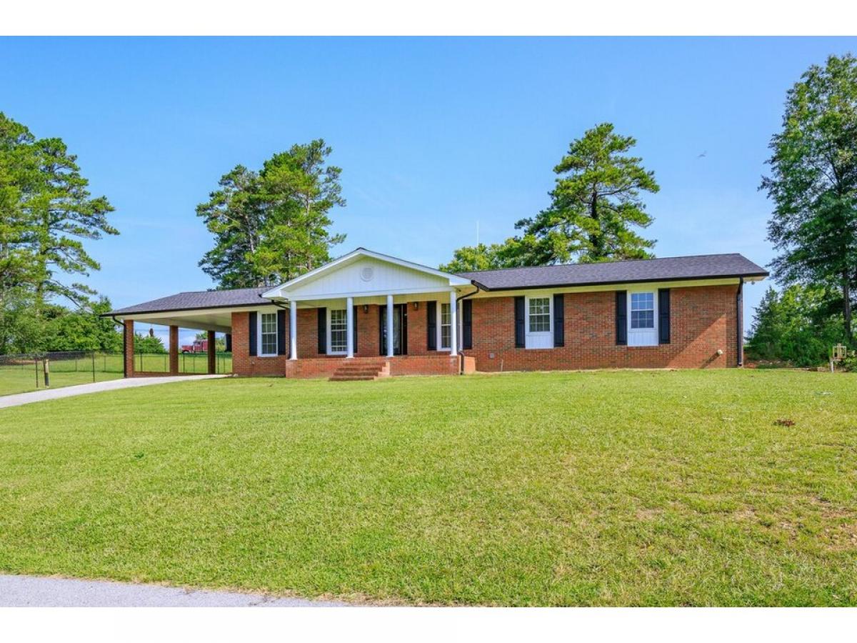 Picture of Home For Sale in Summerville, Georgia, United States