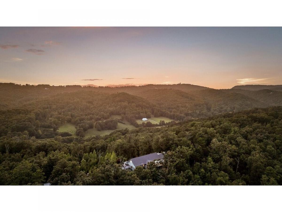 Picture of Home For Sale in Mcdonald, Tennessee, United States