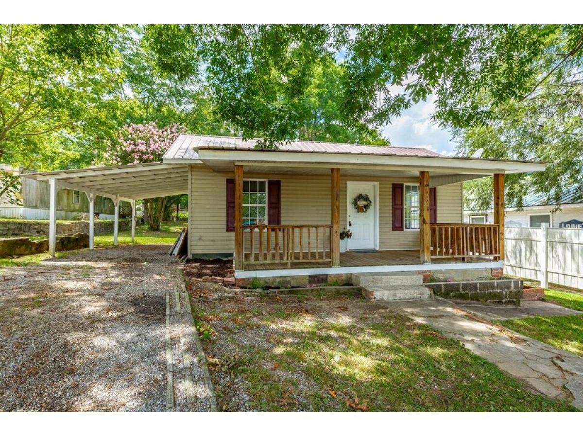 Picture of Home For Sale in South Pittsburg, Tennessee, United States