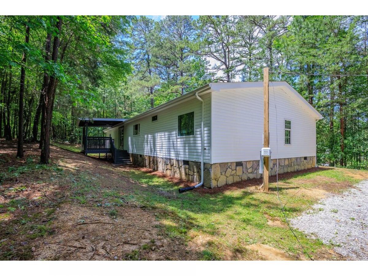 Picture of Home For Sale in Chickamauga, Georgia, United States