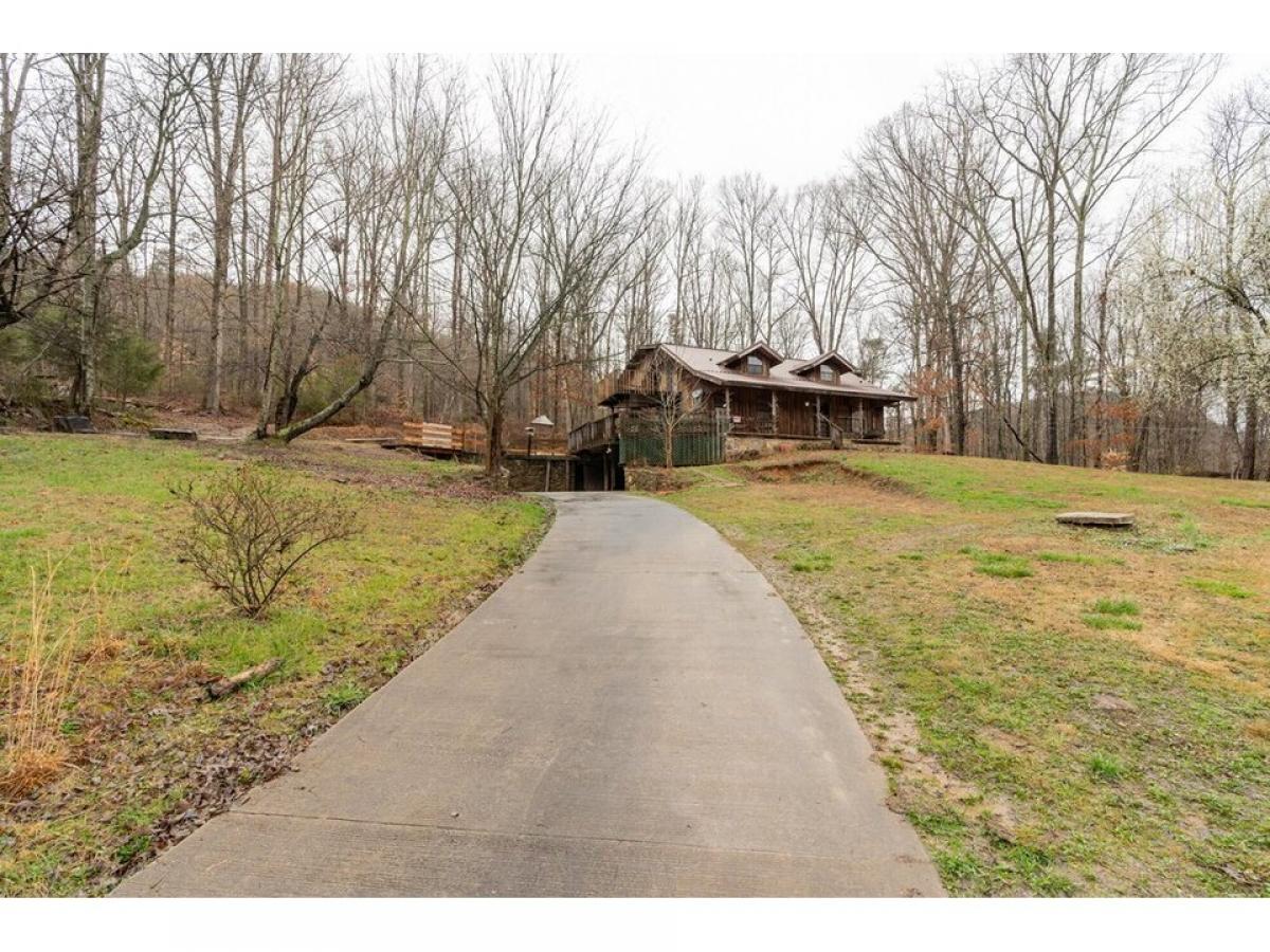 Picture of Home For Sale in Dunlap, Tennessee, United States