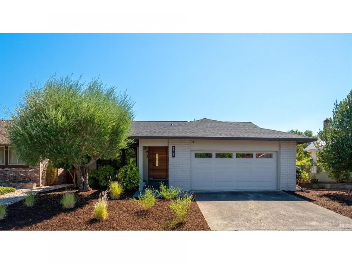 Picture of Home For Sale in Healdsburg, California, United States