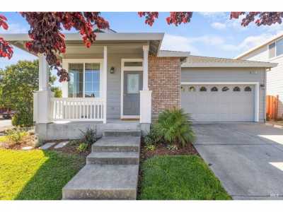 Home For Sale in Windsor, California