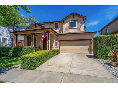 Home For Sale in Windsor, California