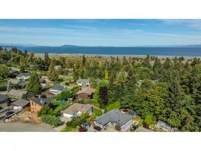 Home For Sale in Qualicum Beach, Canada