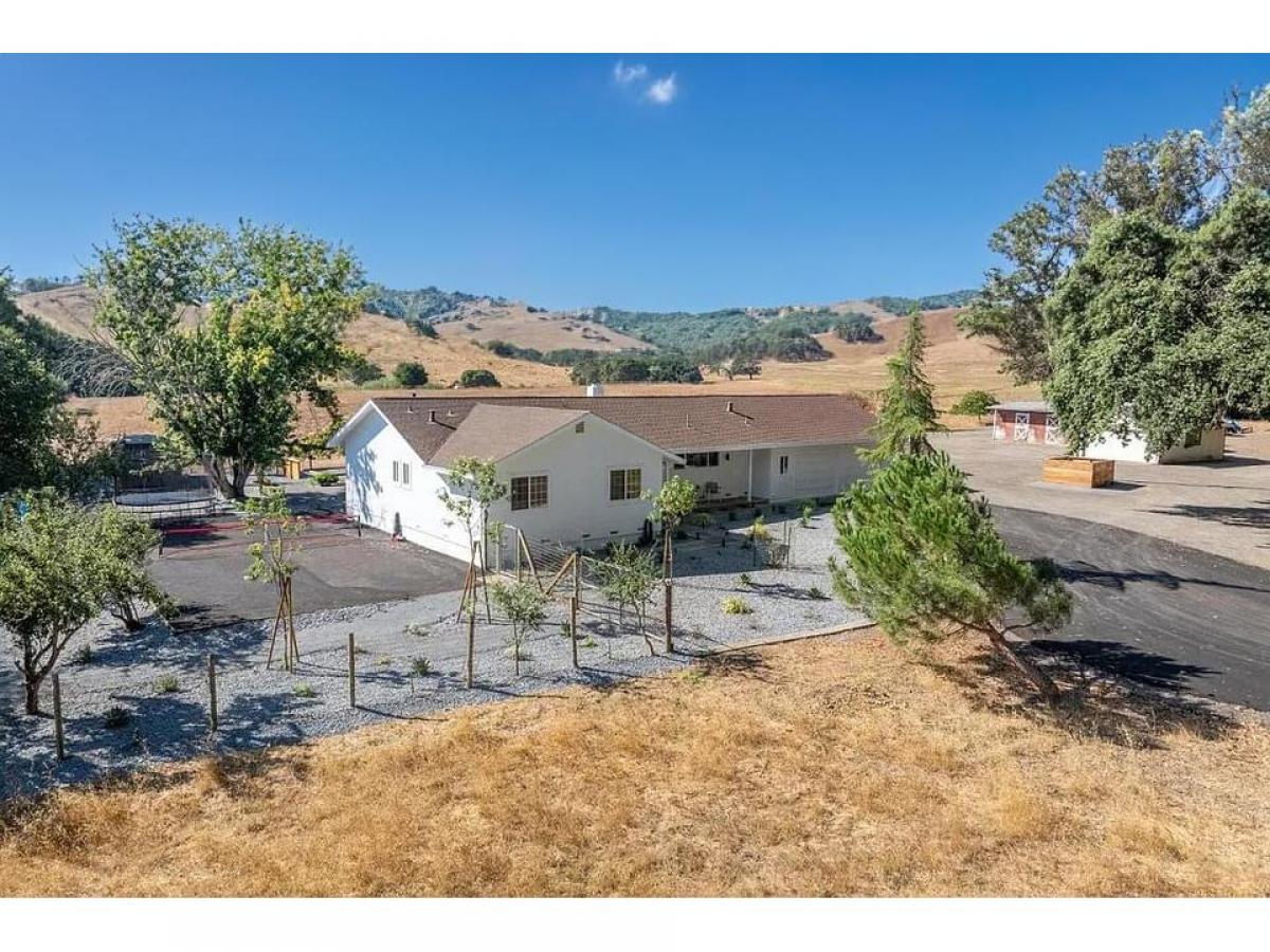 Picture of Home For Sale in Petaluma, California, United States