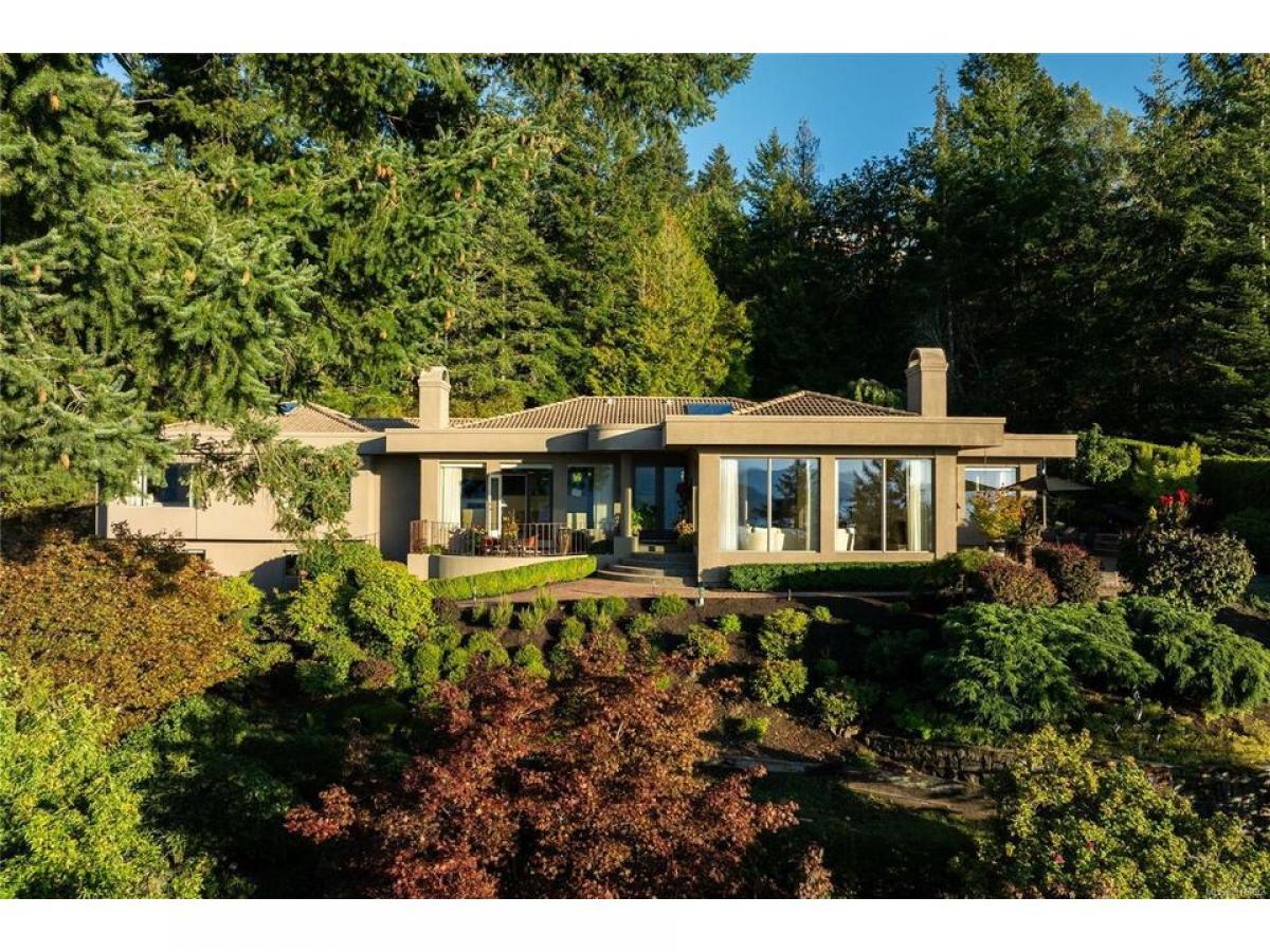 Picture of Home For Sale in North Saanich, British Columbia, Canada