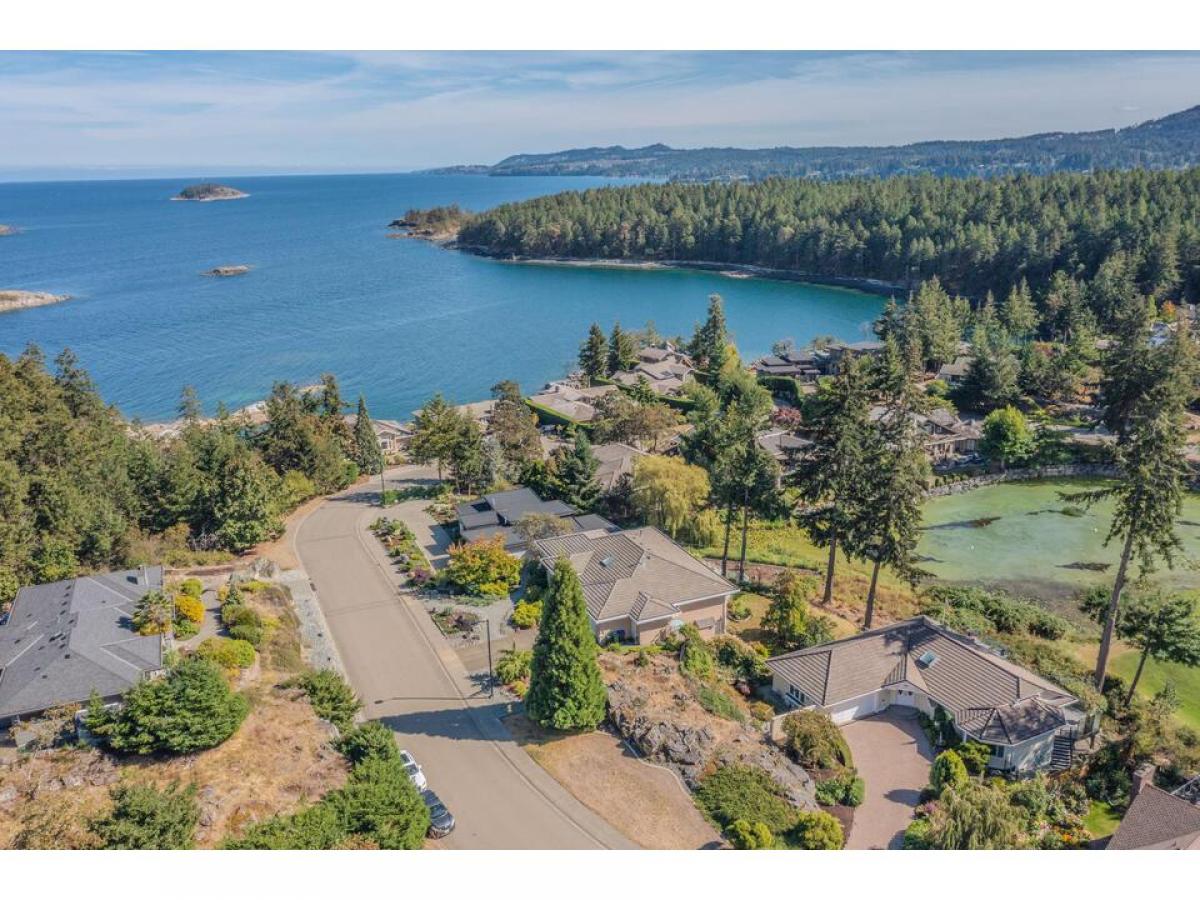 Picture of Home For Sale in Nanoose Bay, British Columbia, Canada