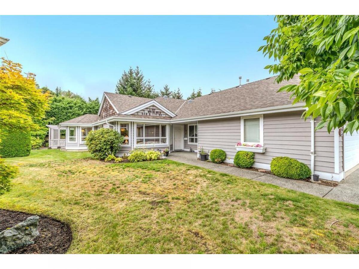 Picture of Home For Sale in Parksville, British Columbia, Canada