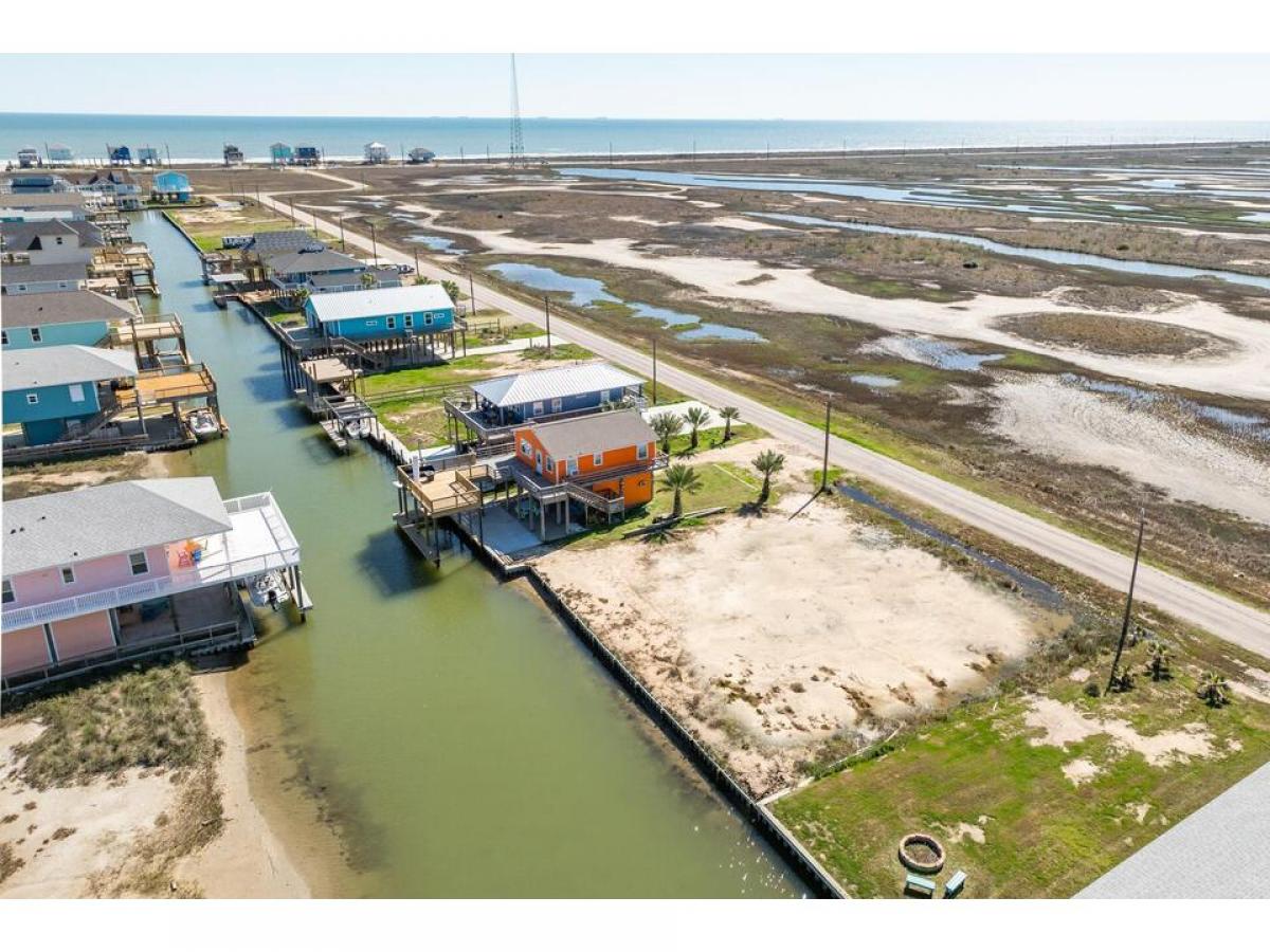 Picture of Home For Sale in Freeport, Texas, United States