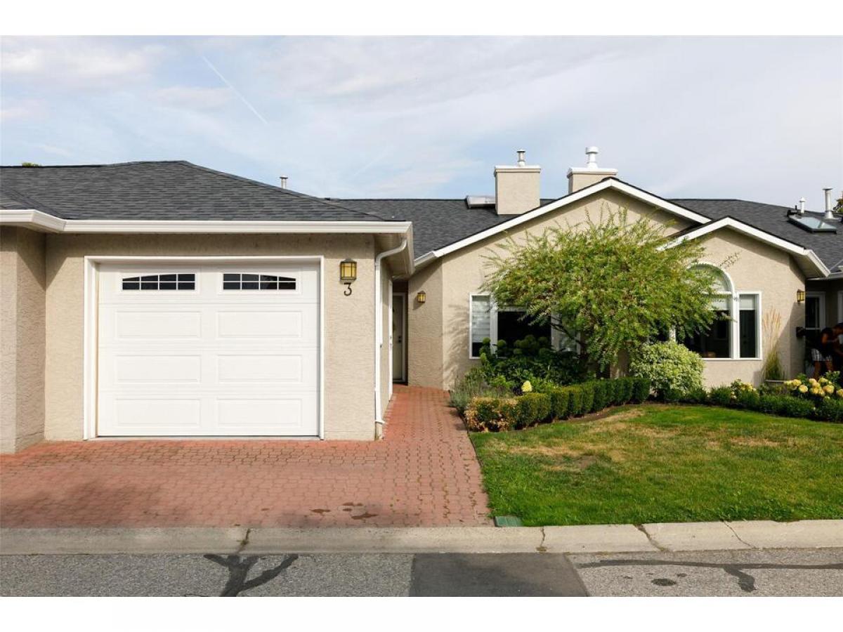 Picture of Home For Sale in Kelowna, British Columbia, Canada