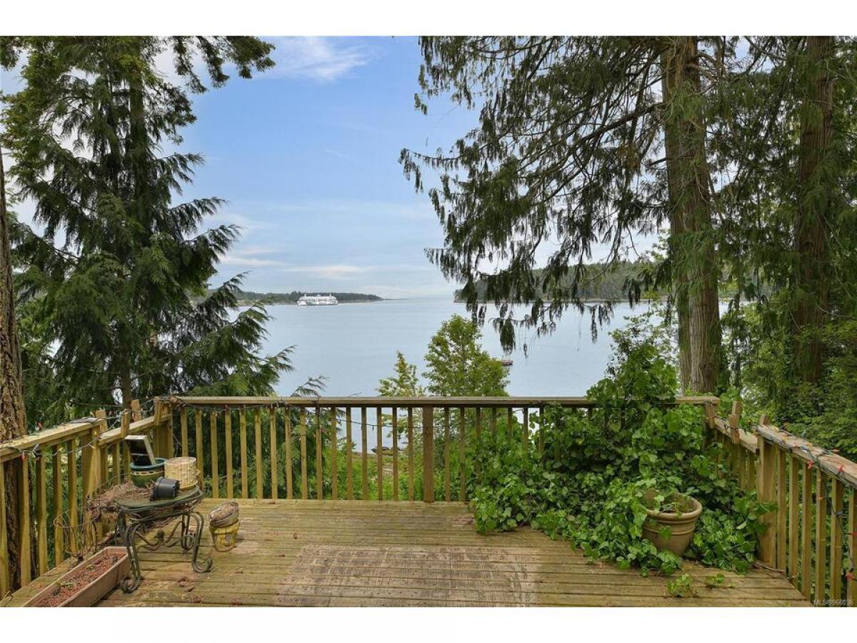 Picture of Home For Sale in Mayne Island, British Columbia, Canada