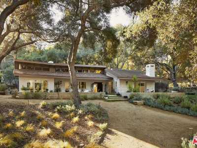 Home For Sale in Calabasas, California