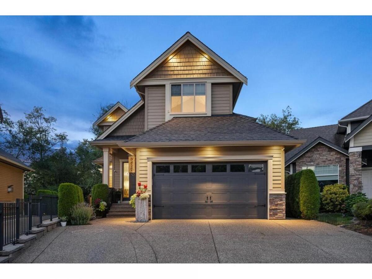 Picture of Home For Sale in Langley, British Columbia, Canada