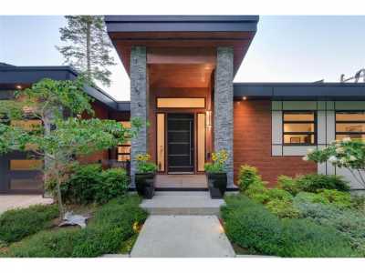 Home For Sale in Saanich, Canada