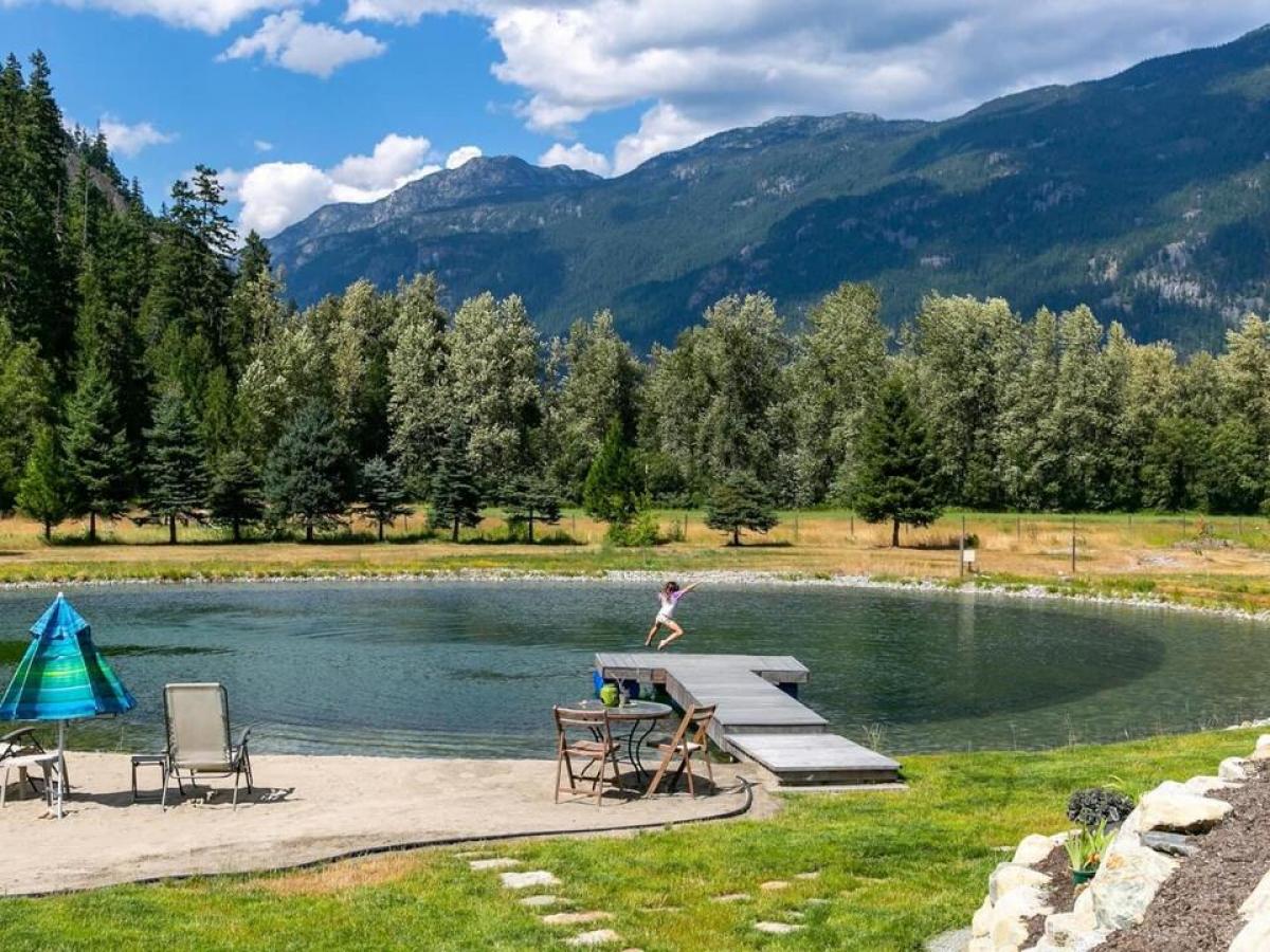 Picture of Residential Land For Sale in Pemberton, British Columbia, Canada