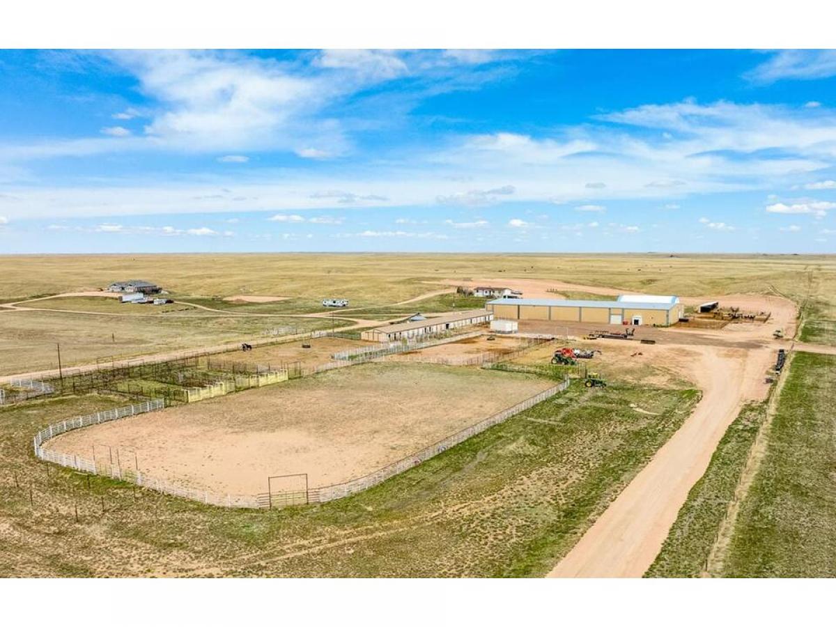 Picture of Home For Sale in Cheyenne, Wyoming, United States