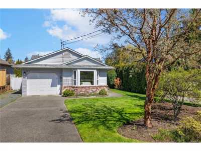 Home For Sale in Qualicum Beach, Canada