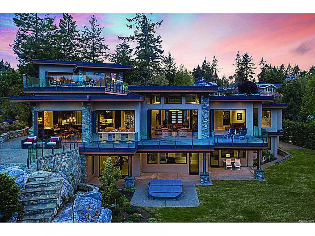 Picture of Home For Sale in Nanoose Bay, British Columbia, Canada