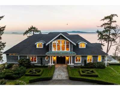 Home For Sale in Saanich, Canada