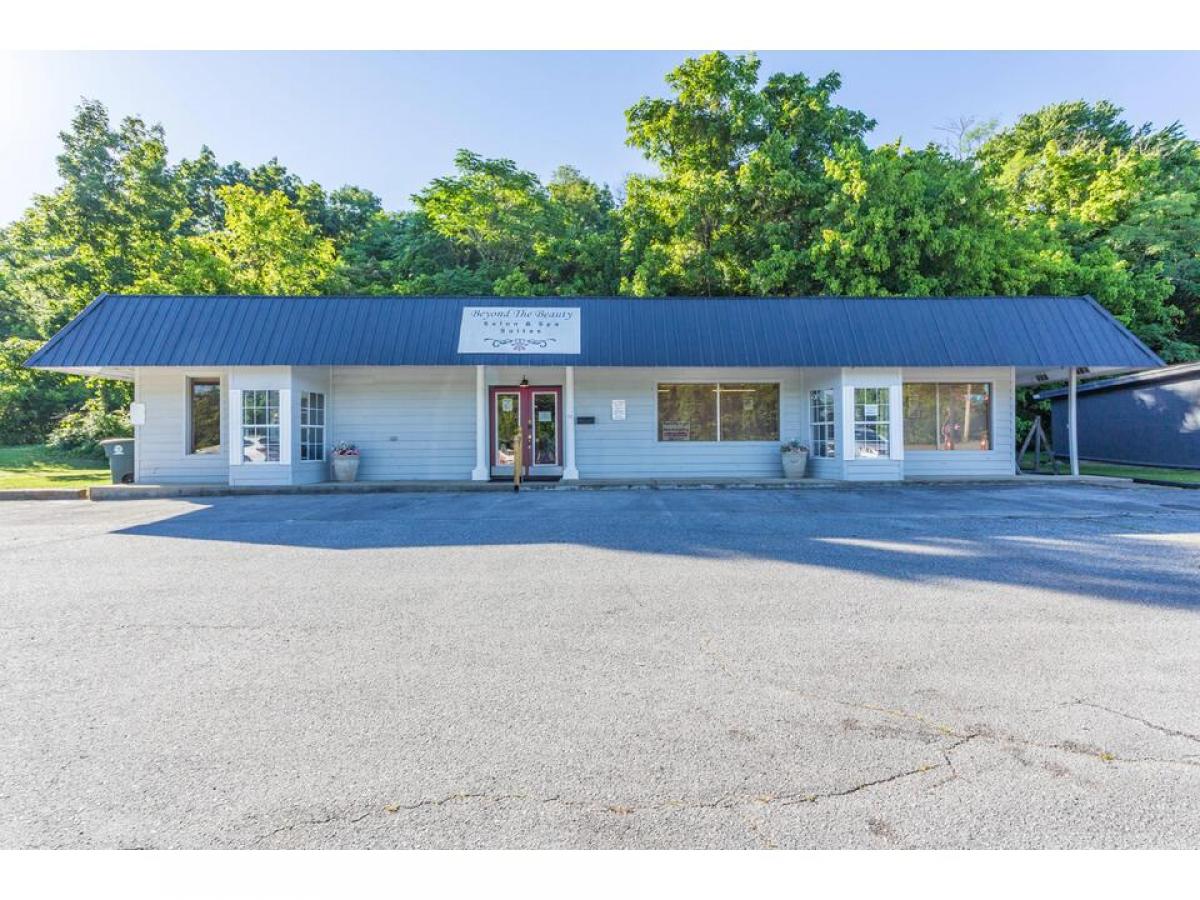 Picture of Commercial Building For Sale in Hixson, Tennessee, United States