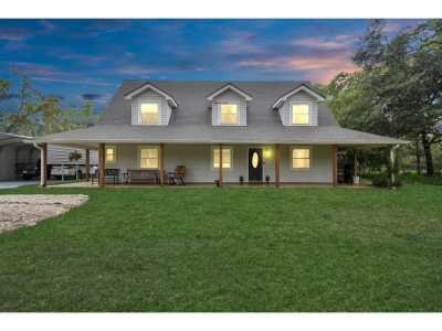 Home For Sale in Damon, Texas