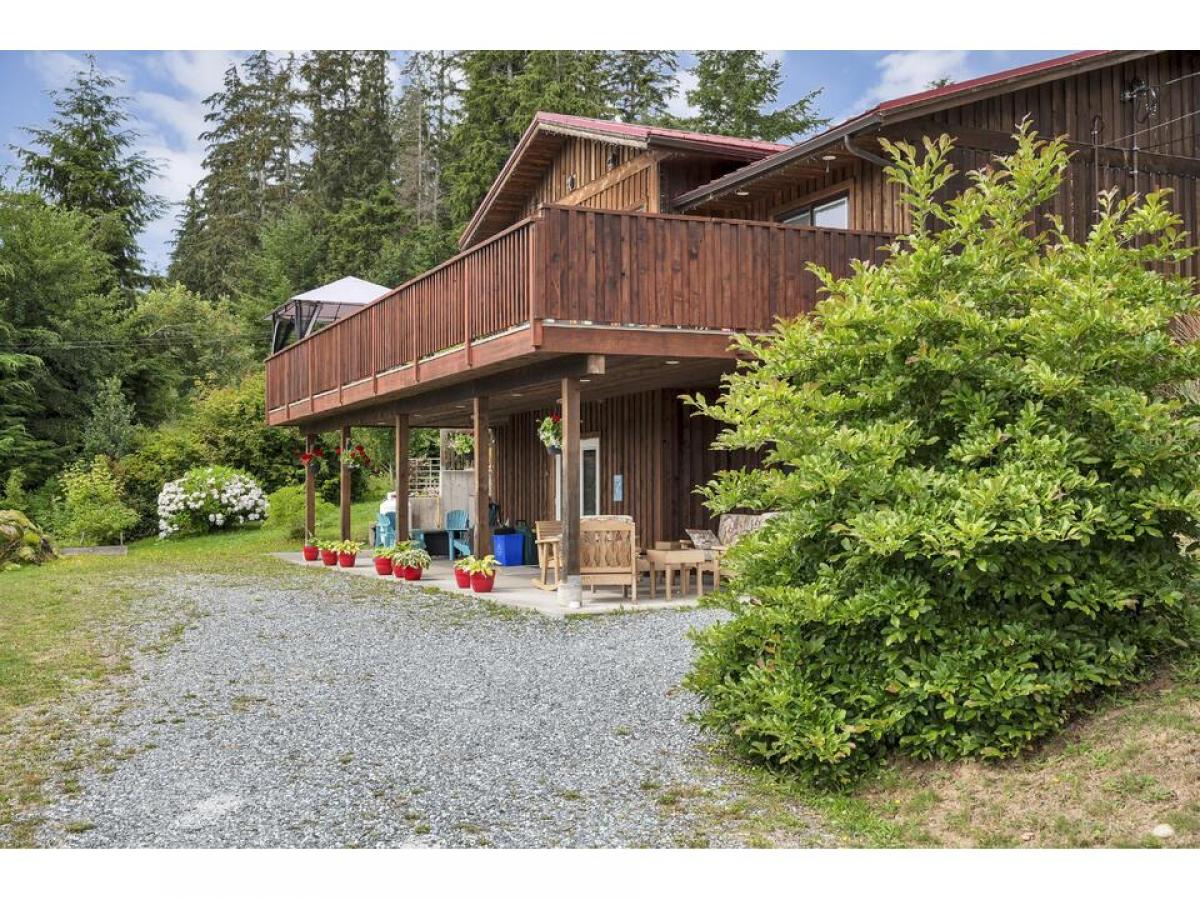 Picture of Home For Sale in Alert Bay, British Columbia, Canada