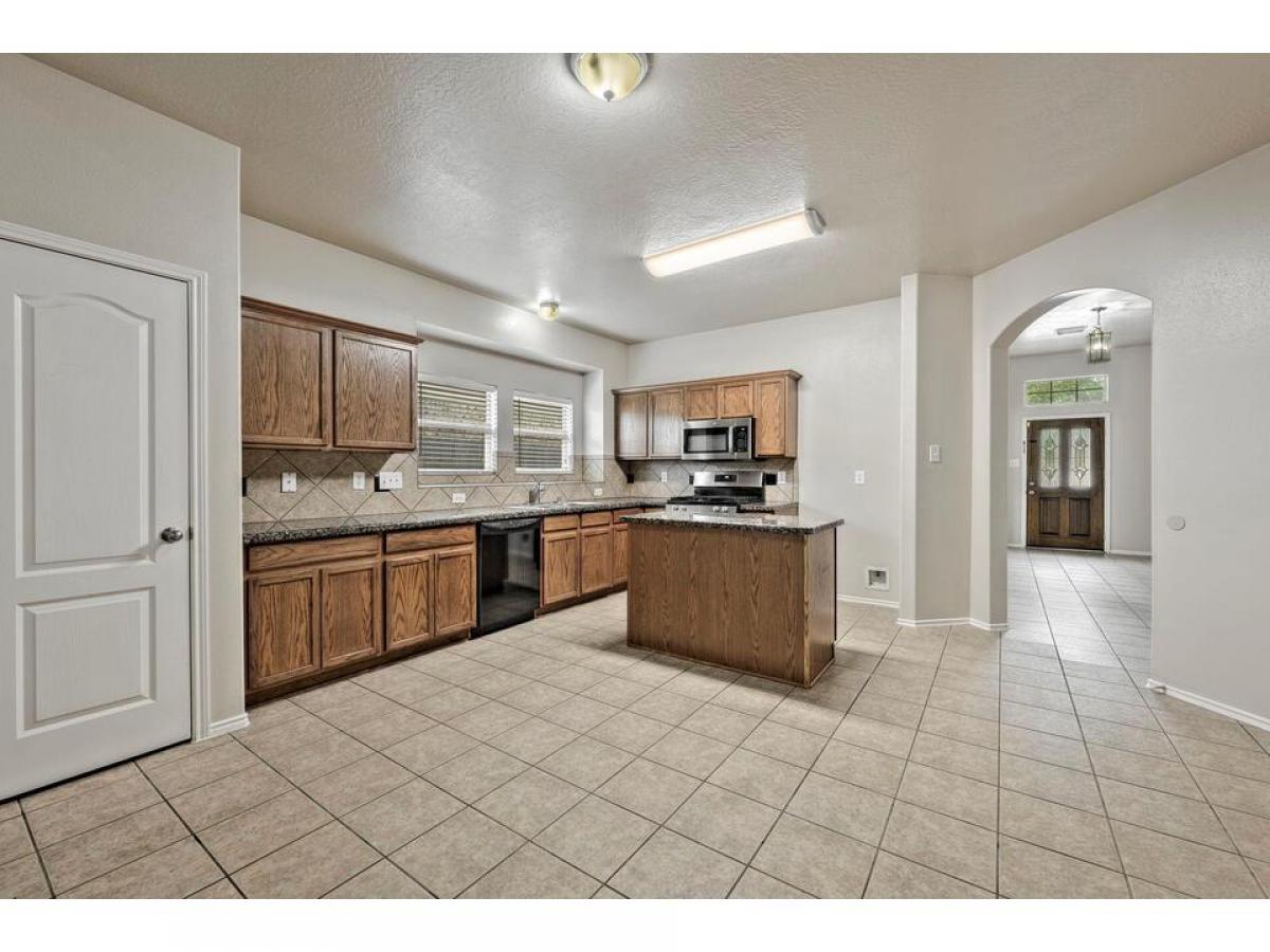 Picture of Home For Sale in Tomball, Texas, United States