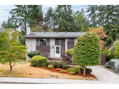 Home For Sale in Mountlake Terrace, Washington