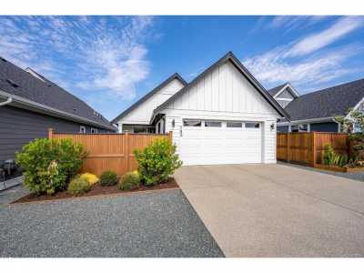 Home For Sale in Parksville, Canada