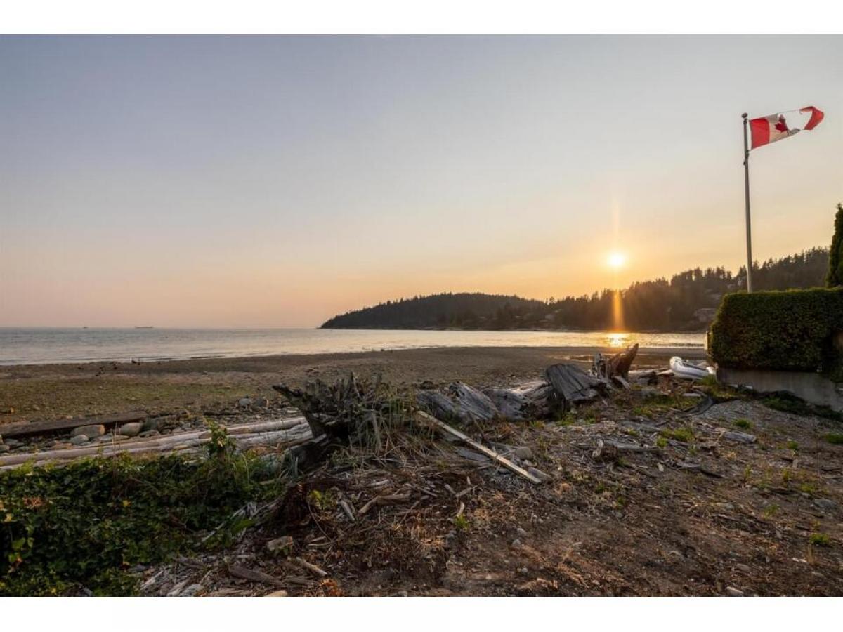 Picture of Residential Land For Sale in West Vancouver, British Columbia, Canada