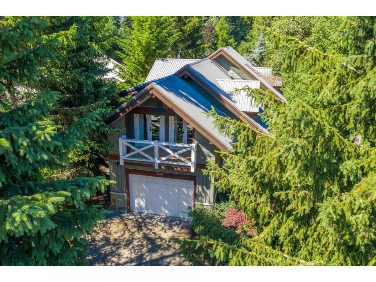 Picture of Home For Sale in Whistler, British Columbia, Canada