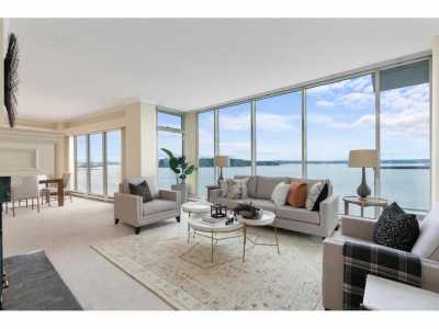 Condo For Sale in West Vancouver, Canada