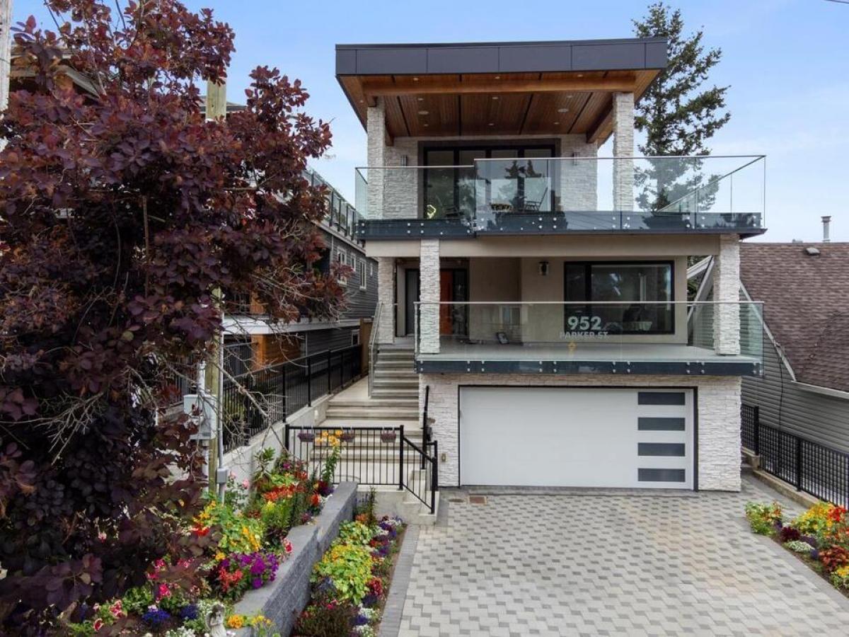 Picture of Home For Sale in White Rock, British Columbia, Canada