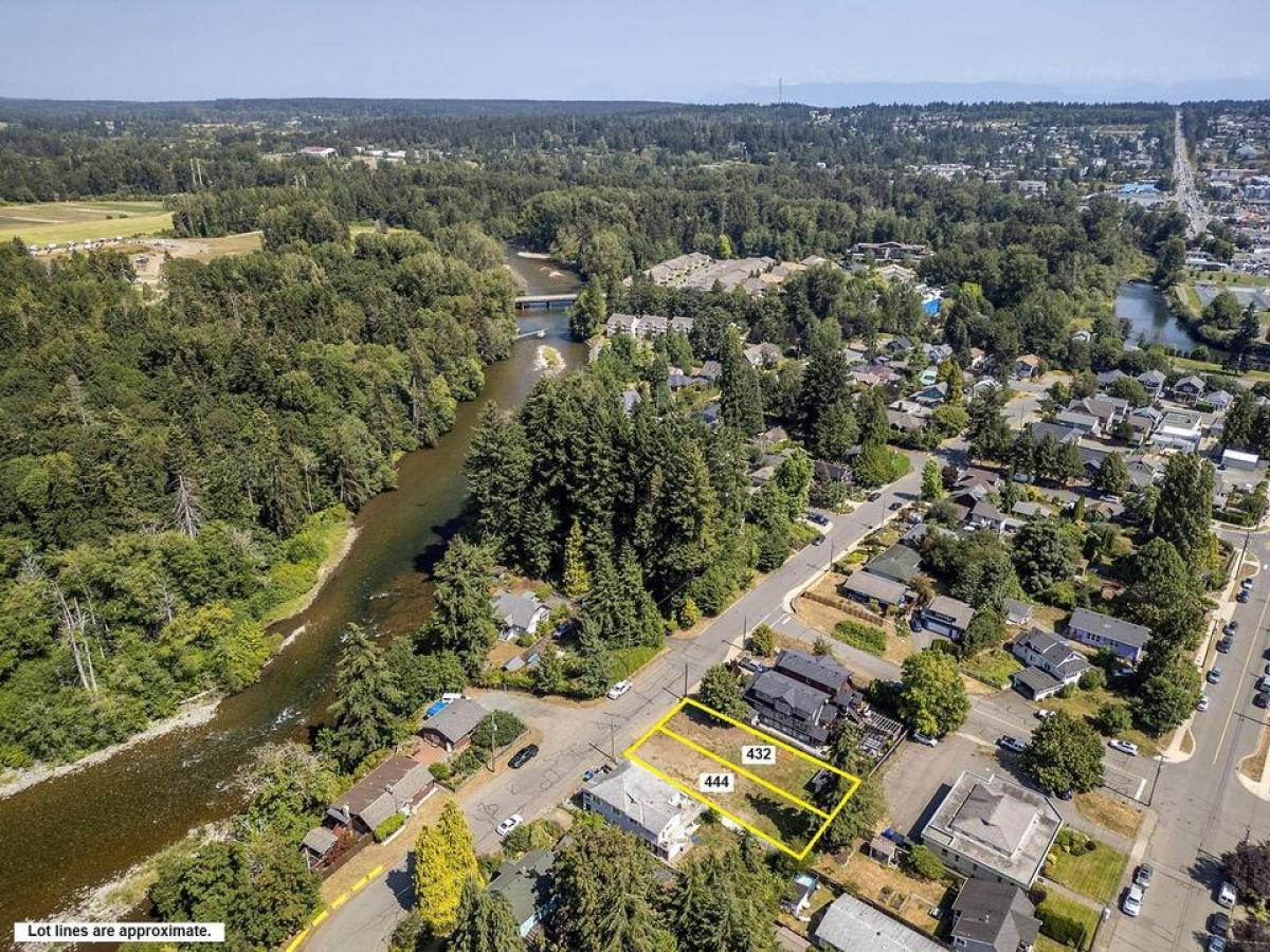 Picture of Residential Land For Sale in Courtenay, British Columbia, Canada