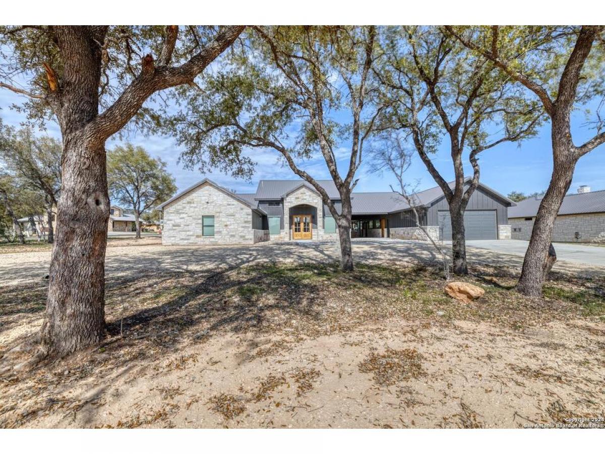 Picture of Home For Sale in Concan, Texas, United States