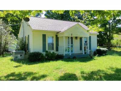 Home For Sale in Loretto, Tennessee