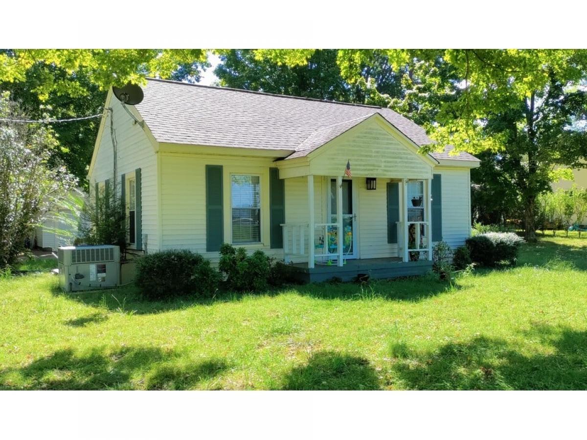 Picture of Home For Sale in Loretto, Tennessee, United States