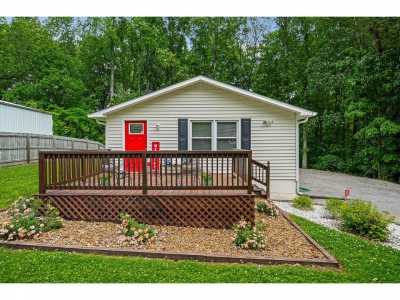 Home For Sale in Smithville, Tennessee