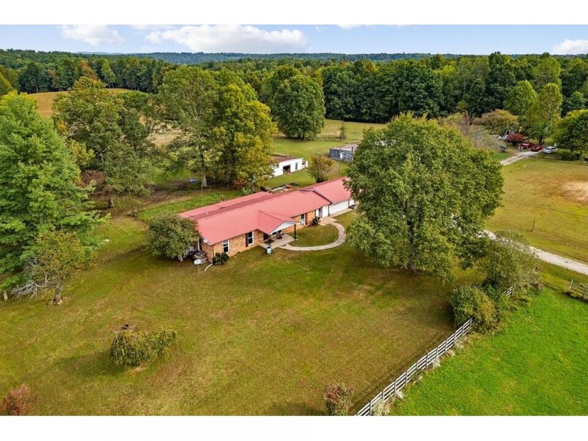 Picture of Home For Sale in Sparta, Tennessee, United States